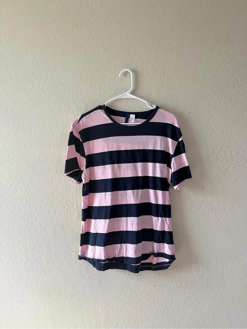 H&Medium Striped Short Sleeve Tee in Pink & Blue Size Medium